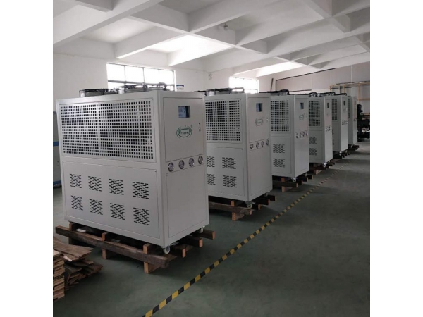 制冷機(jī)組的冷凝器有什么作用<div   id=